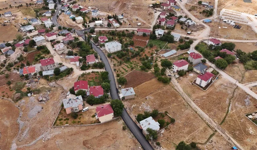 Kahramanmaraş Nurhak'ta 1,5 Kilometrelik Yola Sıcak Asfalt