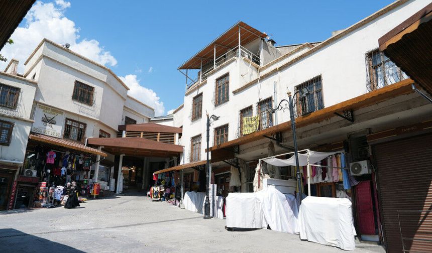 Kahramanmaraş Saraçhane Meydanı’nda Tarihi Dokuya Uygun Düzenleme Tamamlandı