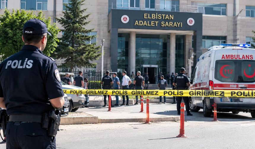 Kahramanmaraş'ta adliye önünde silahlar patladı: Yaralılar var!