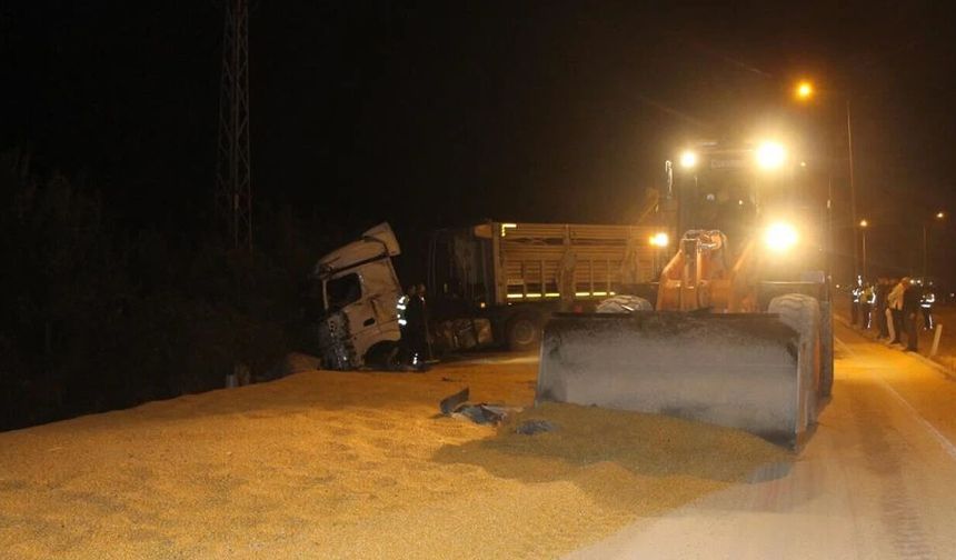 Kahramanmaraş’tan Yola Çıkmıştı! 25 Ton Mısır Amasya’da Yola Savruldu