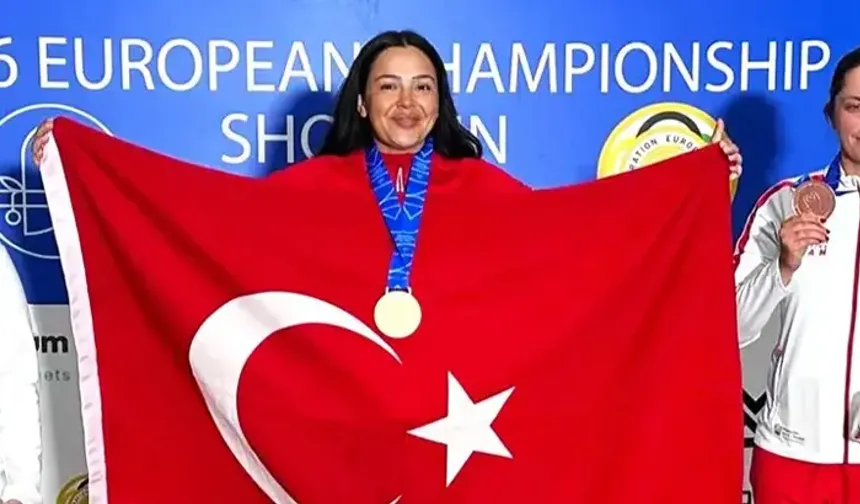 Atina’da İstiklal Marşı’mızı Dinletti! Kahramanmaraşlı Safiye Temizdemir Zirvede