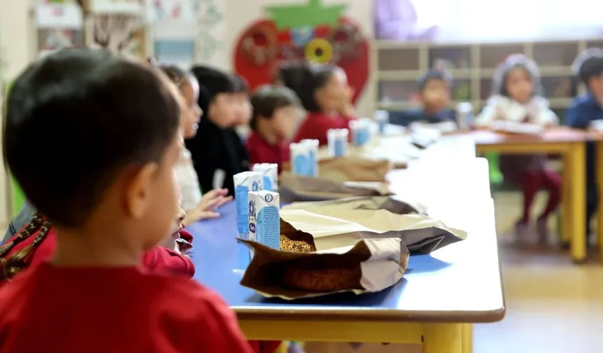 Darısı Kahramanmaraş'a! Komşu ilimizde anaokulu öğrencilerine simit ve süt desteği
