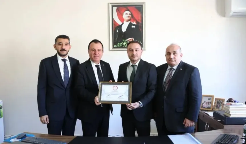 Güven tazeleyen Başkan Mustafa Buluntu mazbatasını aldı