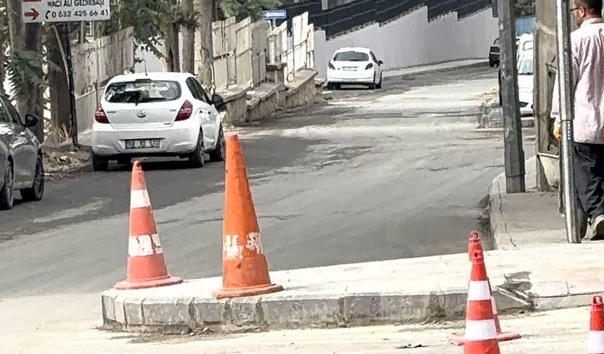 Kahramanmaraş’ta dikkat çeken yol çalışması: Düz giden yol neden daraltıldı?