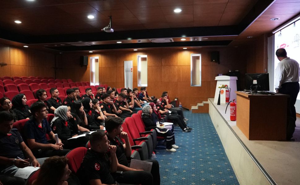 Genç İtfaiyeci Adaylarına Güvenli Çalışmanın Şifreleri Anlatıldı