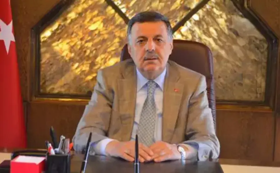 Kahramanmaraş siyasetinin önemli ismi Nevzat Pakdil aldığı acı haberle yıkıldı