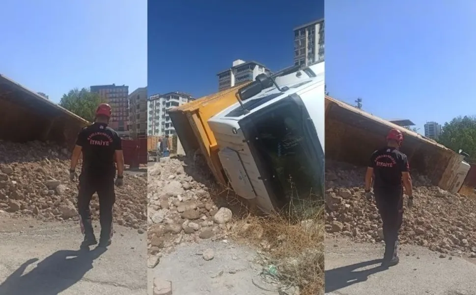 Kahramanmaraş'ta Korkutan Kaza: Hafriyat Kamyonu Yoldan Çıkarak Devrildi