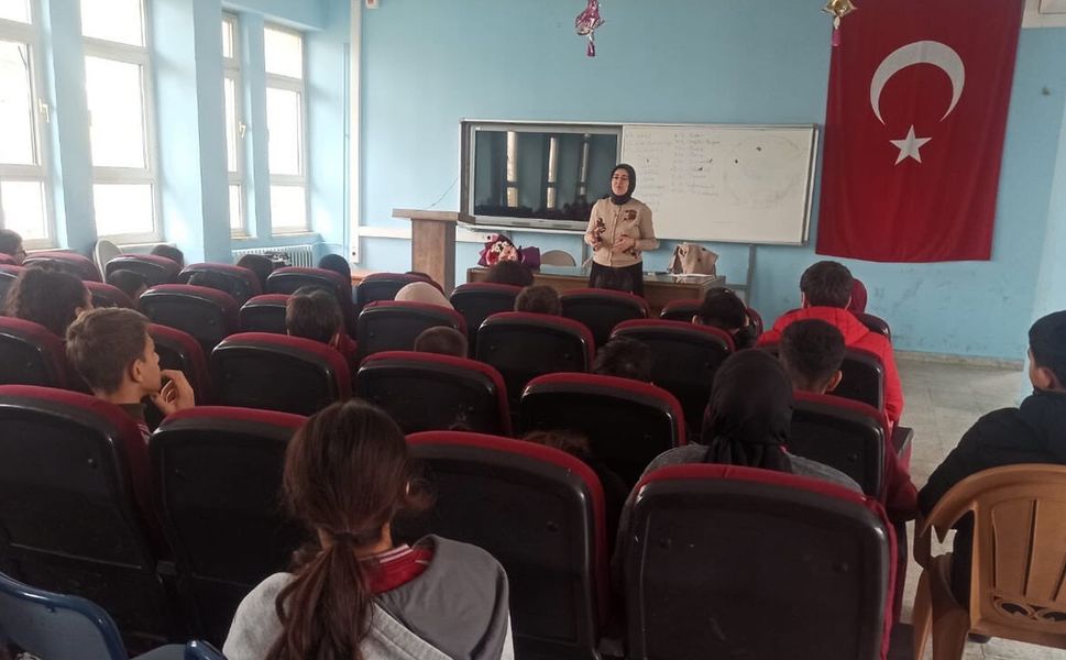 Binevler Ortaokulu’nda Öğrenciler Sağlık Kariyerine Işık Tutan Buluşmada