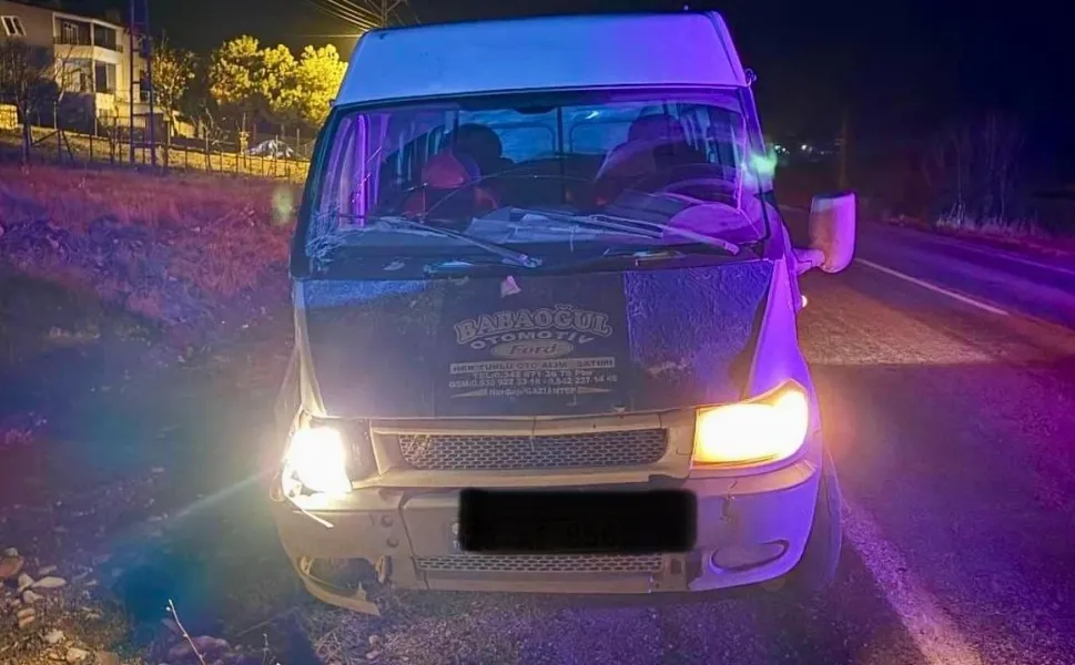 Kahramanmaraş'ta yol kenarında yürürken arabanın çarptığı yaya öldü