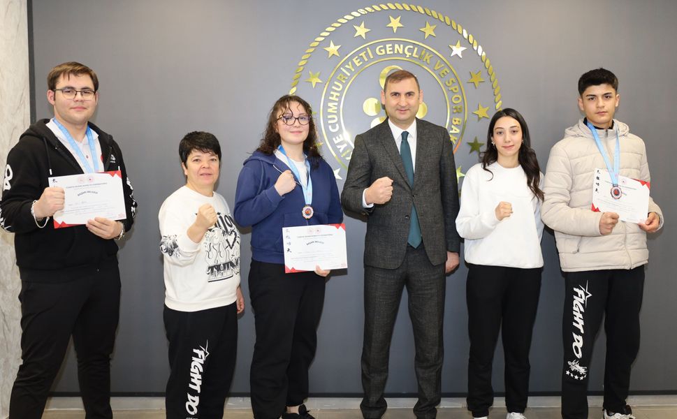 İl Müdürü Yasin Özdemir Başarılı Wushu Sporcularını Ağırladı