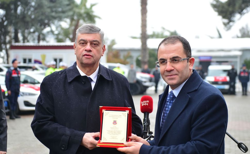 Mahmut Arıkan’a Jandarma ve Emniyete Desteklerinden Dolayı Teşekkür Plaketi