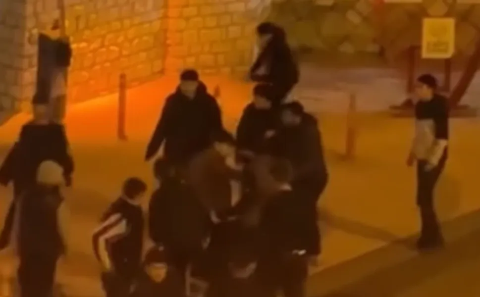 Kahramanmaraş'ta iki grup tekme tokat kavga etti, o anlar kameraya yansıdı