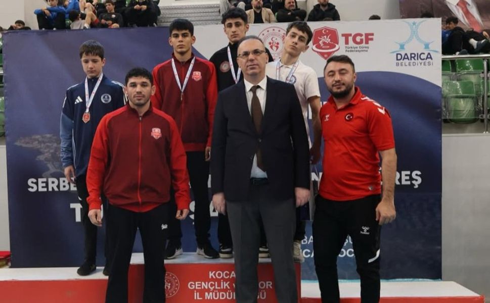 Kahramanmaraşlı Pehlivanlar Kocaeli'de Tarih Yazdı: 3 Madalya Birden!