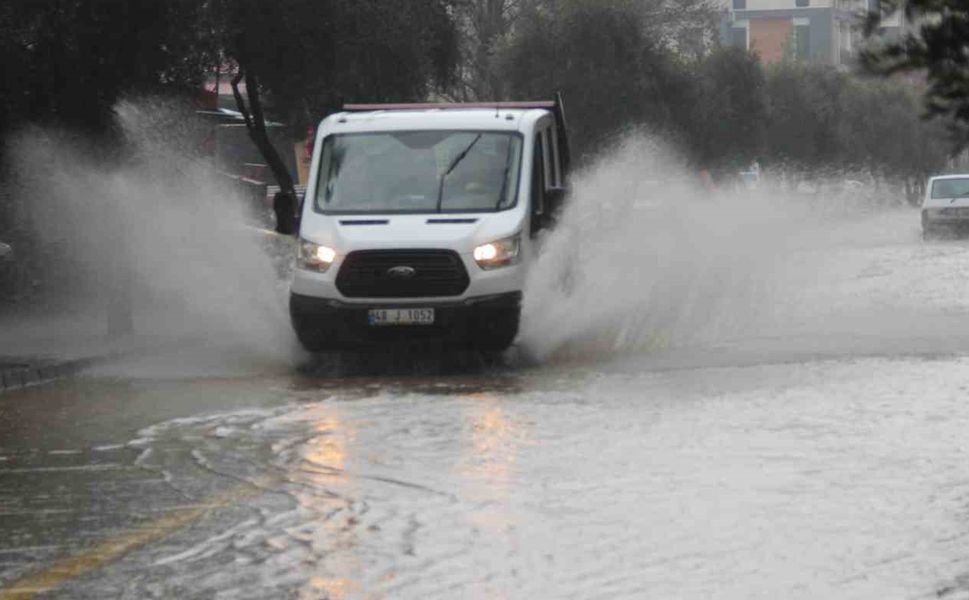 Meteoroloji’den Kahramanmaraş'a yağış uyarısı: Sel su baskınları geliyor! Bu saatlerde sakın dışarı çıkmayın