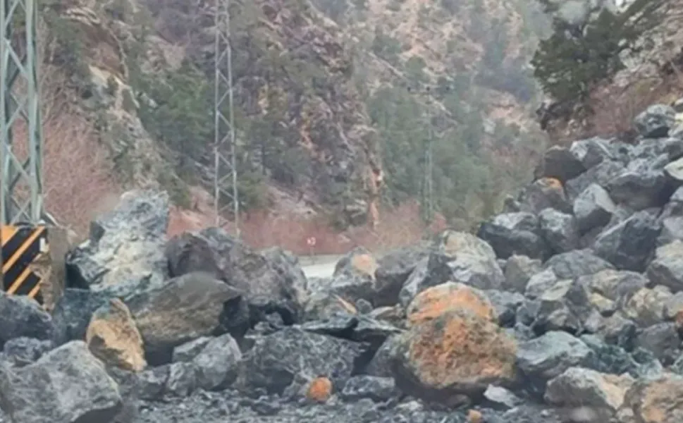 Yağışların ardından, Kahramanmaraş'ta o yolda heyelan oldu