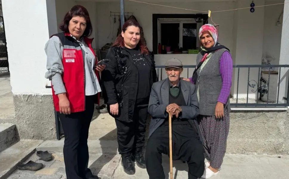 Andırın'da bayram bereketi: Bakan Göktaş'ın selamı yaşlıların kapısını çaldı!