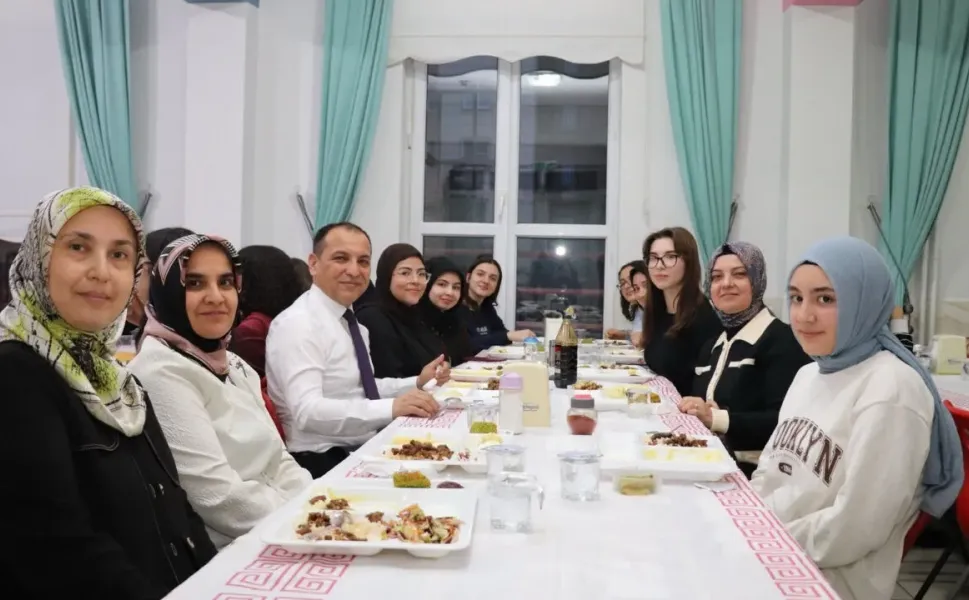 Kahramanmaraş Fen Lisesi İftar Programı: Erhan Baydur Öğrencilerle Buluştu