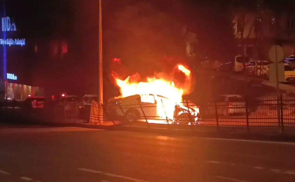 Kahramanmaraş'ta Nefes Kesen Kovalamaca: Yanan Araçla Polisten Kaçtılar!