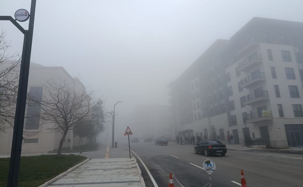 Kahramanmaraş'ta sabahın erken saatlerinde birçok noktada yoğun sis etkili oldu