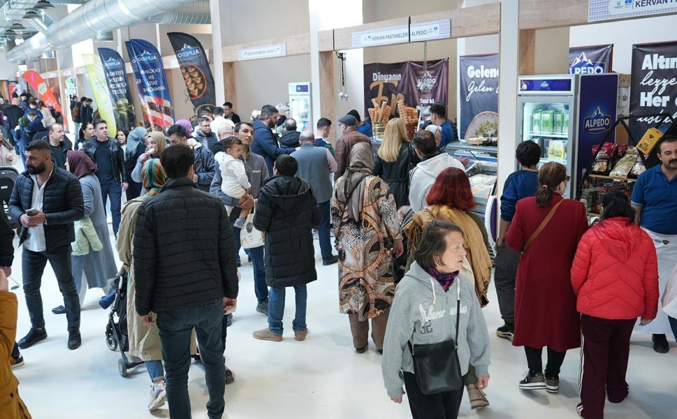 İstanbul’da Kahramanmaraş Rüzgarı: Görenler Atatürk Havalimanı’na Koşuyor!