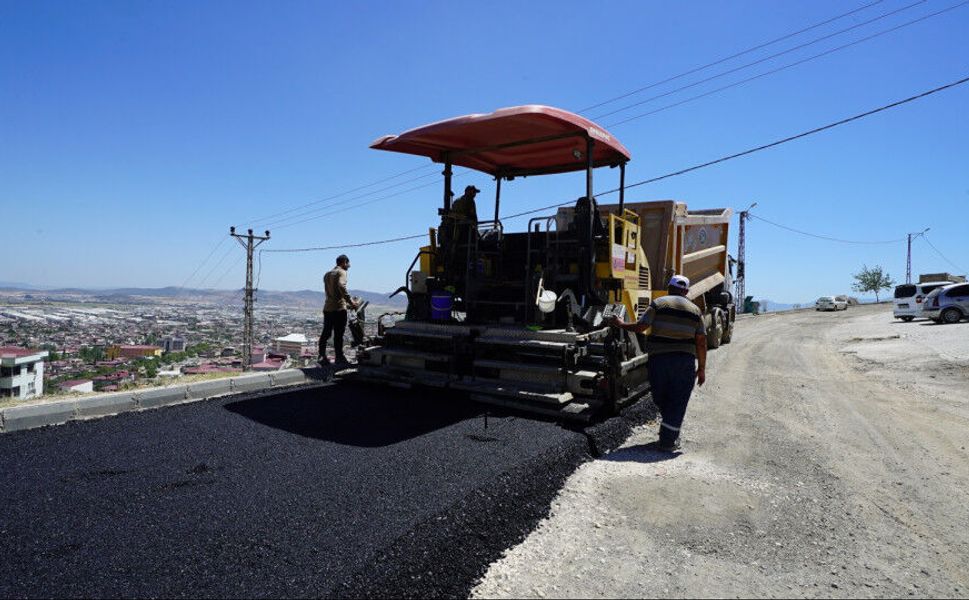 Büyükşehir’in Aslanbey Mahallesi’ndeki Asfalt Mesaisi Sürüyor