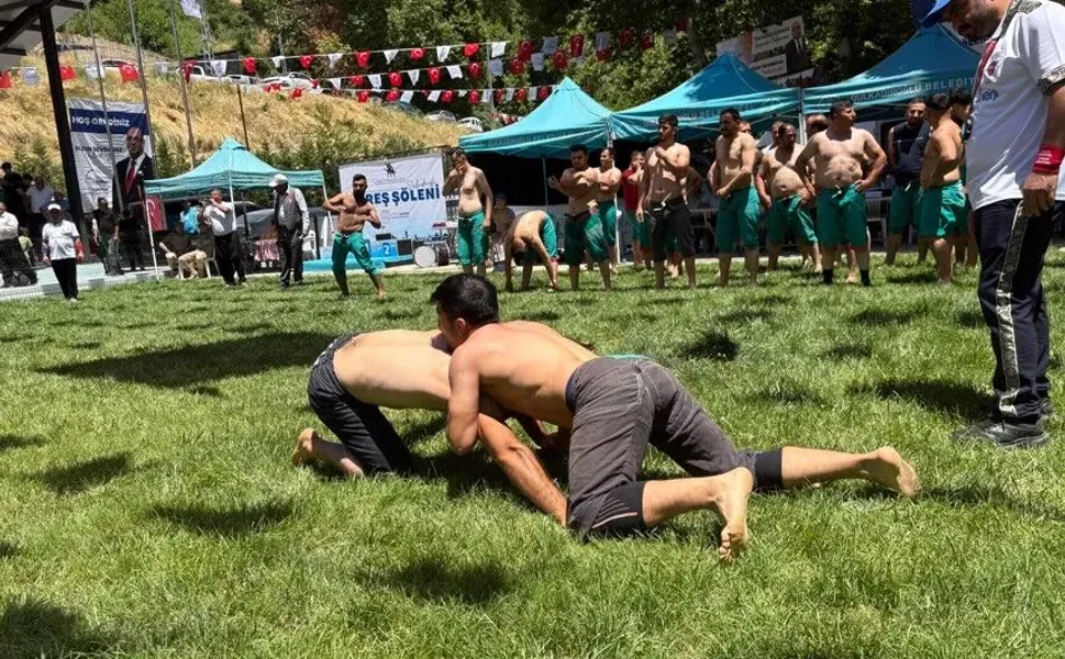 Kahramanmaraş'ta Pehlivanlar Geçidi: Dereköy'de Kazanan Ata Sporu Oldu!