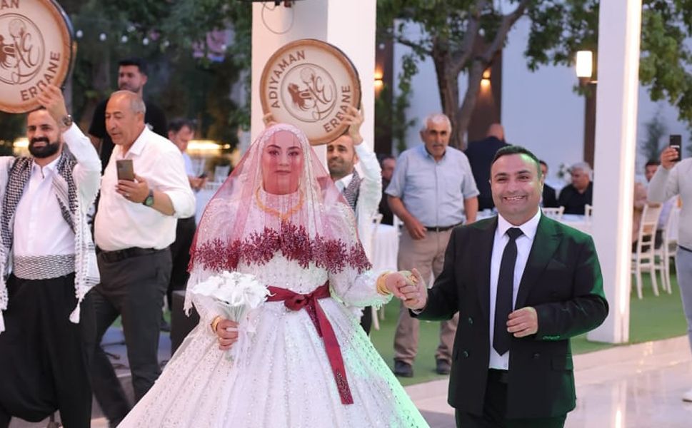 İsmail Bozdoğan ile Elif İnan Görkemli Bir Düğünle Hayatlarını Birleştirdi