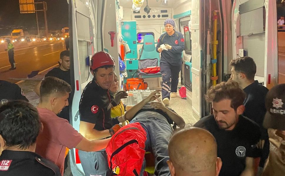 Kahramanmaraş’ta Feci Kaza: Otomobil Direğe Çarptı, 1’i Ağır 2 Yaralı