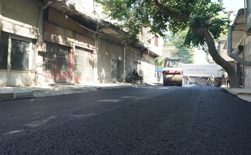 Mahalle Sakinlerinin Beklediği Çalışma: Menderes’te Asfalt Serimi Başladı