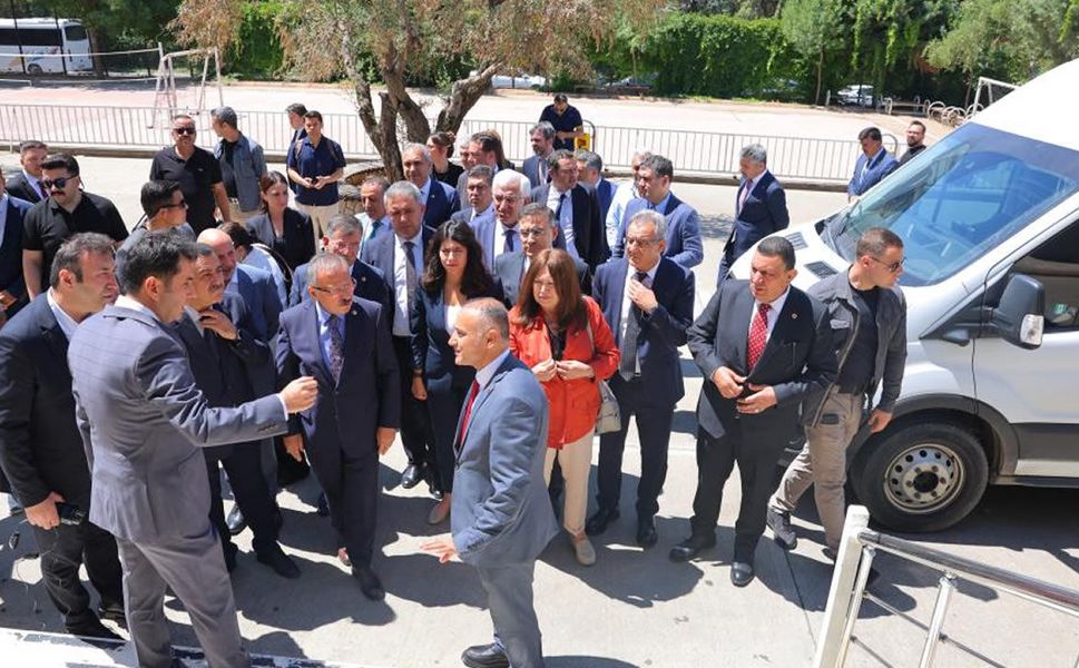TBMM Komisyonu Ayser Çalık Ortaokulu'nda incelemelerde bulundu