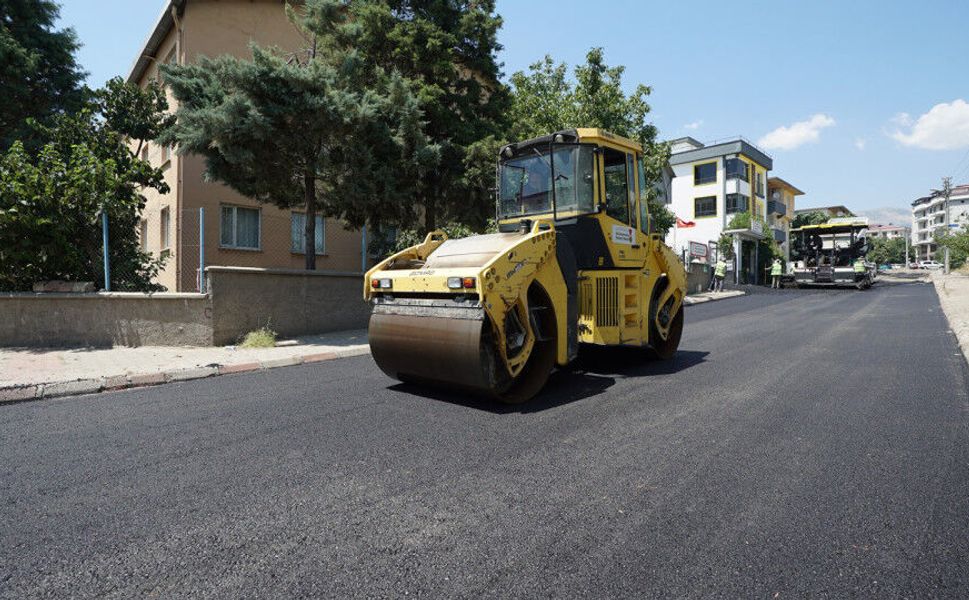 Büyükşehir Bu Hafta 22 Farklı Noktada Asfalt Mesaisinde