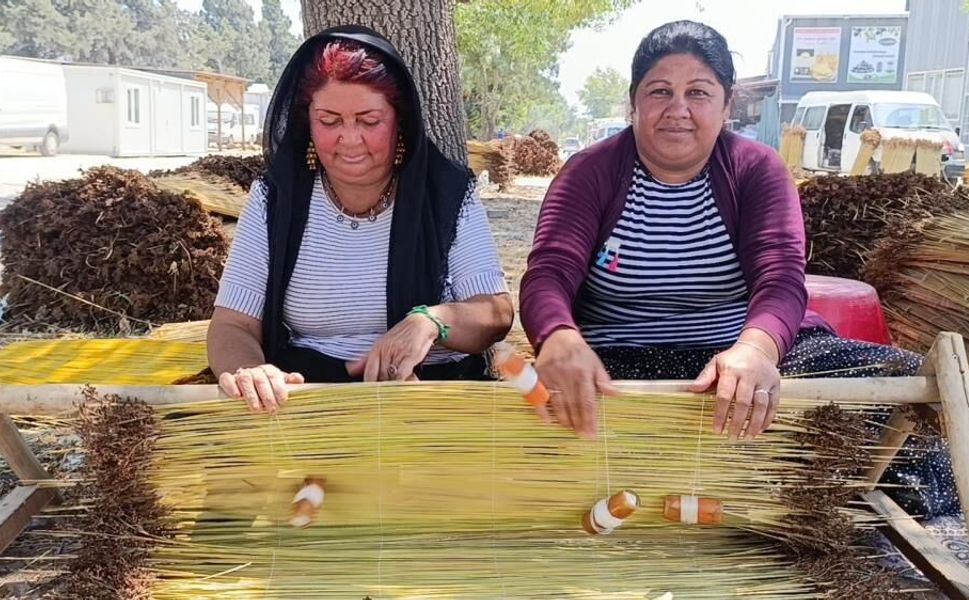 Kahramanmaraş'ın asırlık tarhana geleneğini yaşatan doğal çiğ ustaları naylon ürünlere karşı direniyor