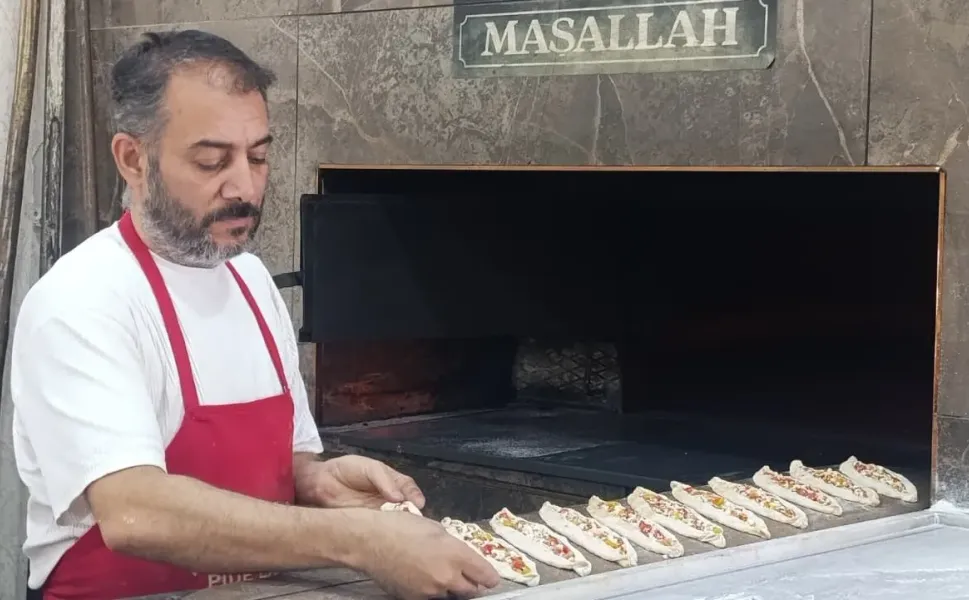 Kahramanmaraş’ta Cehennem Sıcağında Ekmek Mesaisi: Dışarısı 40, Fırın Önü 400 Derece!