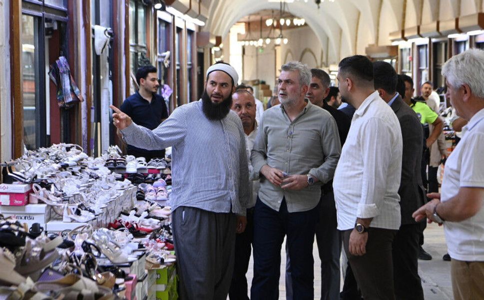Başkan Görgel, Kapalı Çarşı’da Esnaf ve Vatandaşlarla Bir Araya Geldi