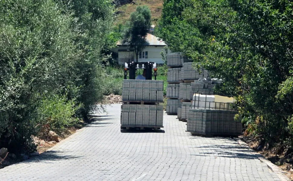 Toza ve Çamura Son! Kahramanmaraş Büyükşehir’den Kavşut’a Kilit Parke Atağı