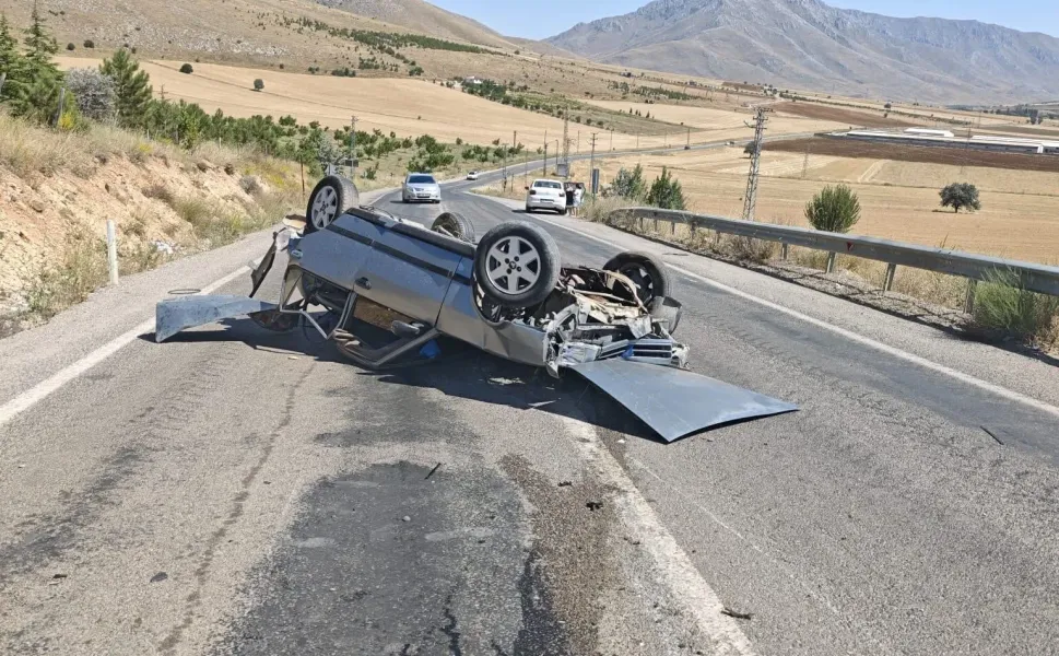 Kahramanmaraş'ta Otomobil Kayalıklara Çarptı: 1 Yaralı