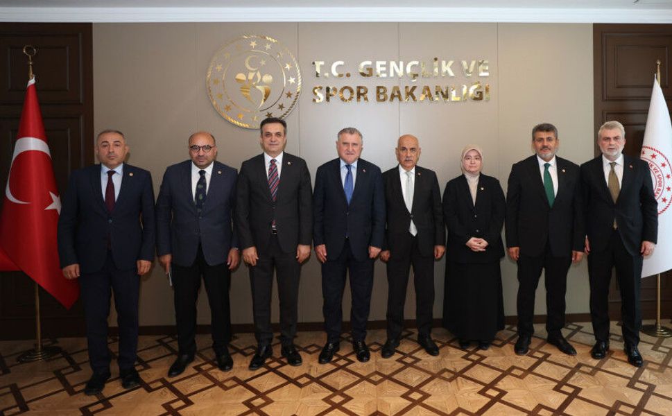 AK Parti Kahramanmaraş Heyeti Gençlik ve Spor Bakanı Bak ile Bir Araya Geldi