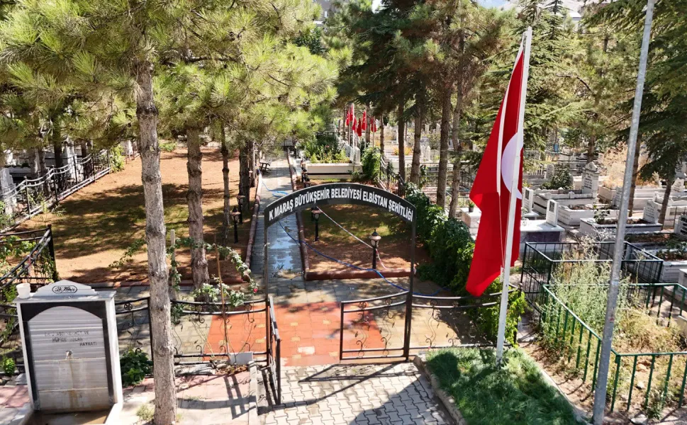 Kahramanmaraş’ta Mezarlıklara Kapsamlı Bakım ve Temizlik