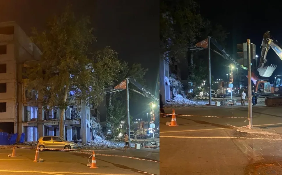 Kahramanmaraş’ın merkezi noktasındaki ağır hasarlı bina yıkılıyor