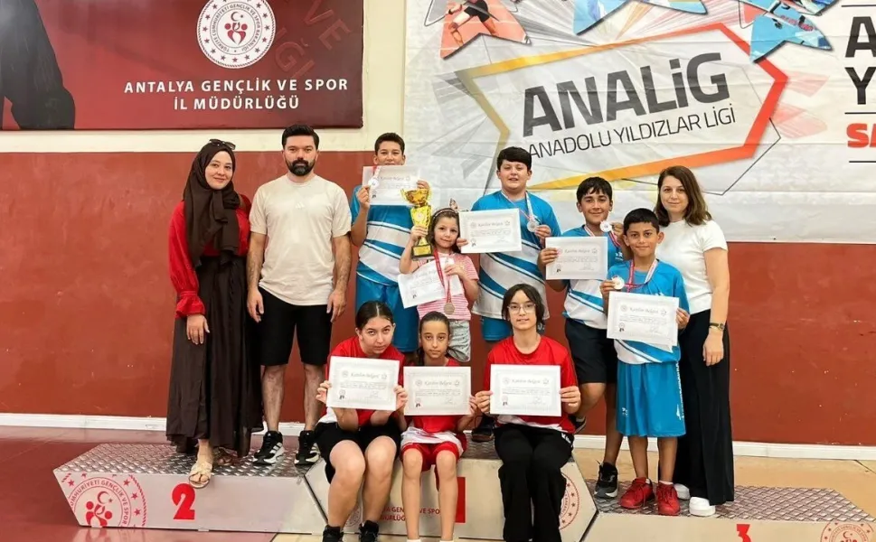 Kahramanmaraşlı gençler Antalya'da madalyan ile döndü