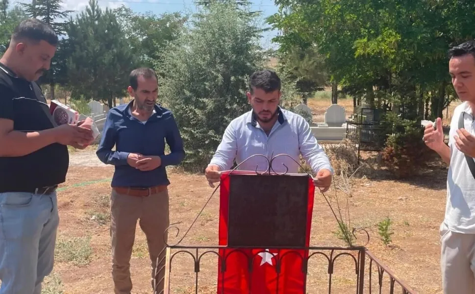 Kahramanmaraş Elbistan'da Şehit Emrullah Şekerci'nin Kabri Ziyaret Edildi