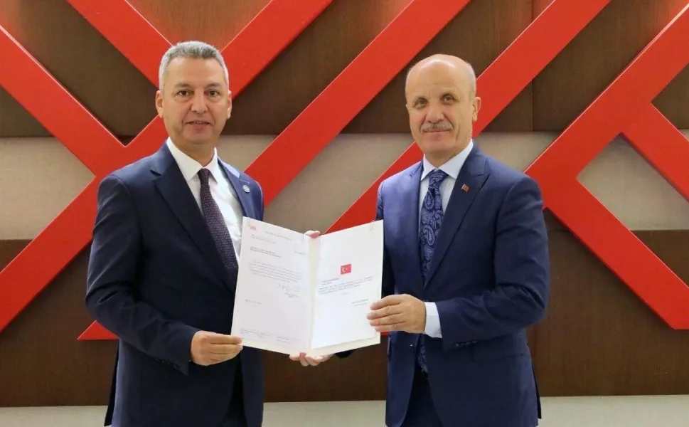 KSÜ Rektörü İbrahim Taner Okumuş atama belgesini YÖK Başkanı Özvar’dan aldı