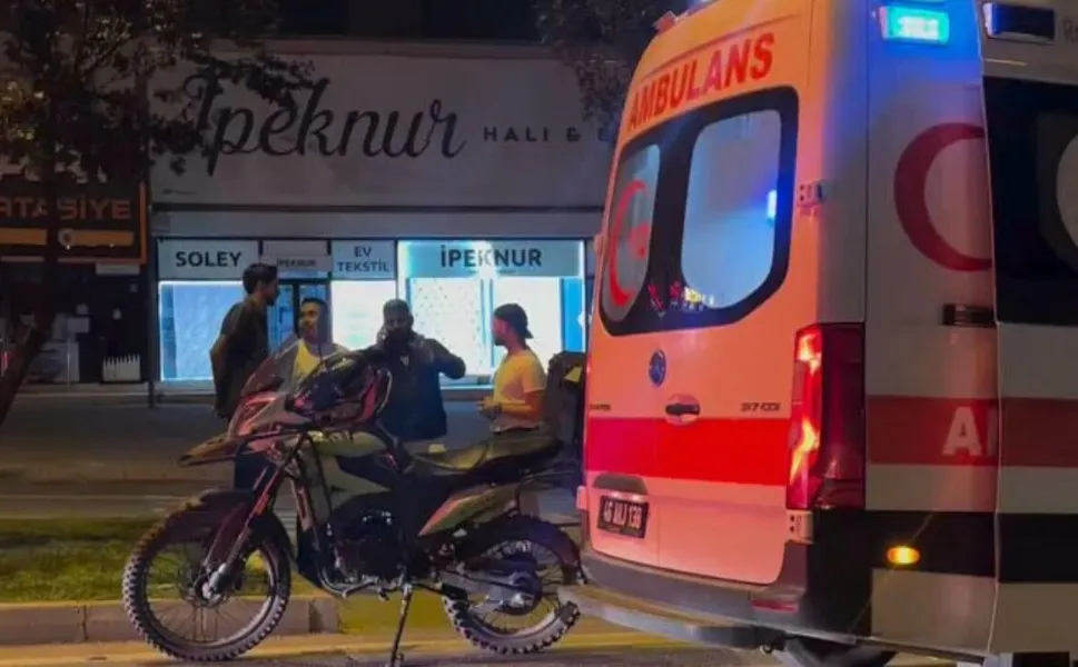 KAHRAMANMARAŞ'TA OTOMOBİL MOTOSİKLETE ÇARPTI: 1 YARALI