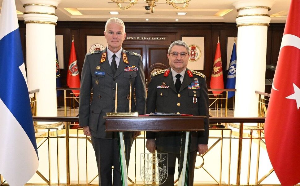 Bayraktaroğlu Finlandiyalı Komutanı Ağırladı