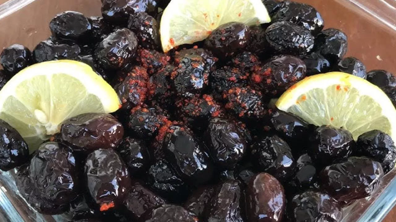 zeytin-tutkunlarina-lezzetli-tuyolar-siyah-zeytinin-asidi-nasil-alinir