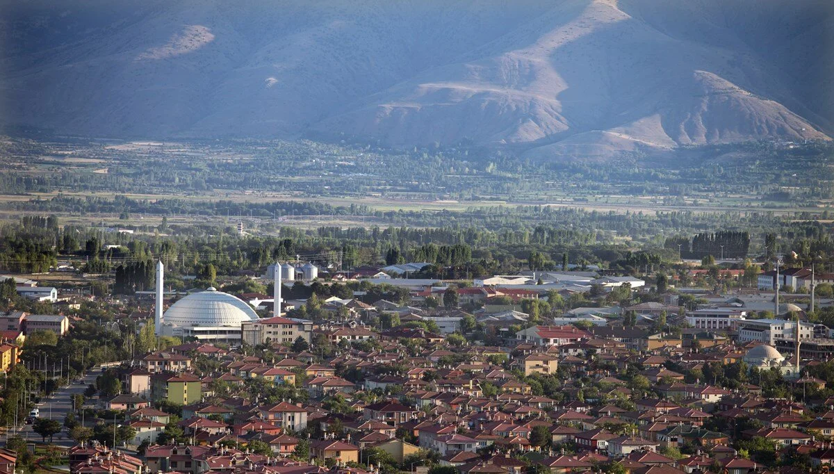 erzincanda-doga-ile-ic-ice-bir-gun-iste-erzincanin-en-zengin-ve-elit-ilcesi_3