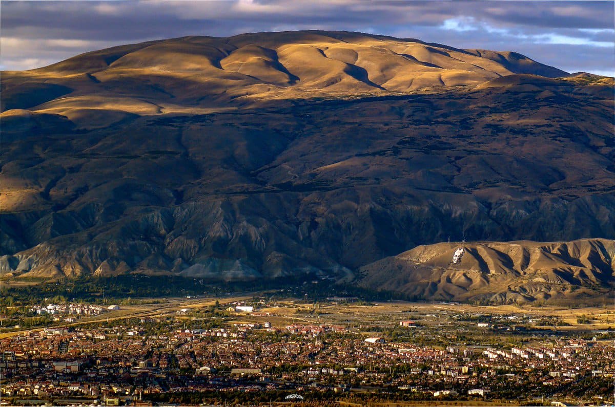 erzincanda-doga-ile-ic-ice-bir-gun-iste-erzincanin-en-zengin-ve-elit-ilcesi_4