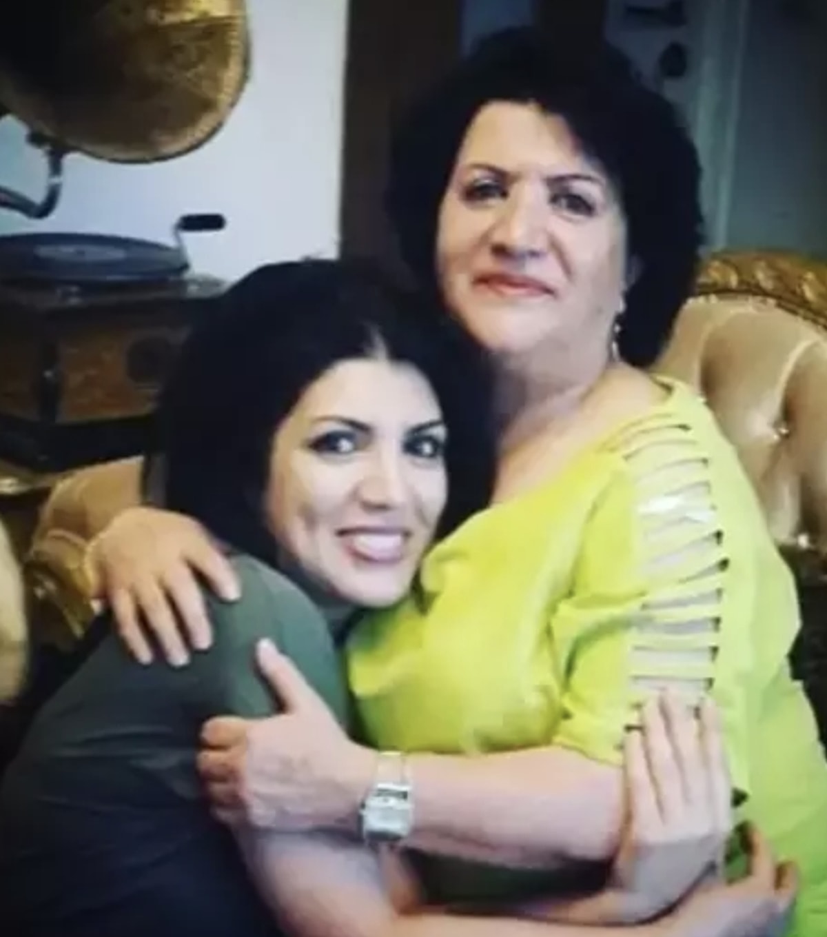 Yurda Guler Kimdir Ozcan Deniz Ile Yurda Guler Deniz Neden Kavgali