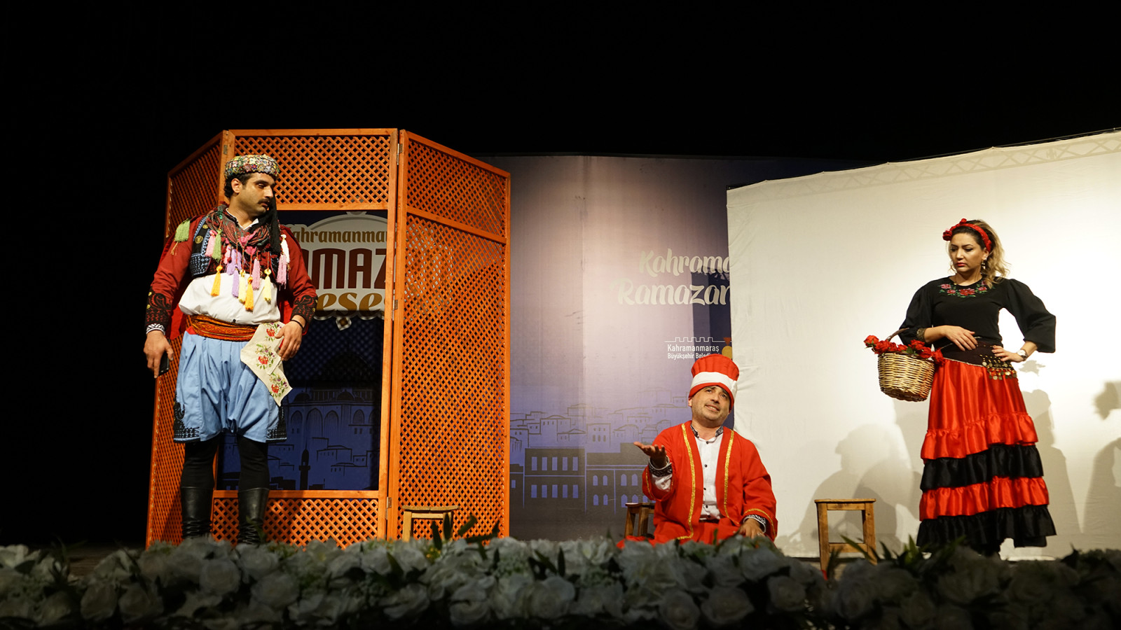 Tiyatro Gosterisi 3