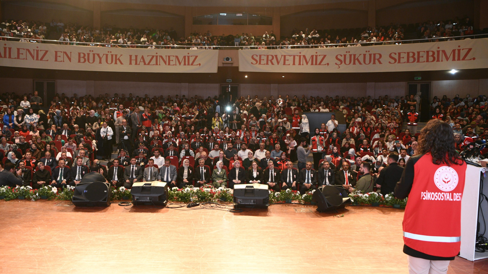 Buyuk Aile Bulusmasi 1